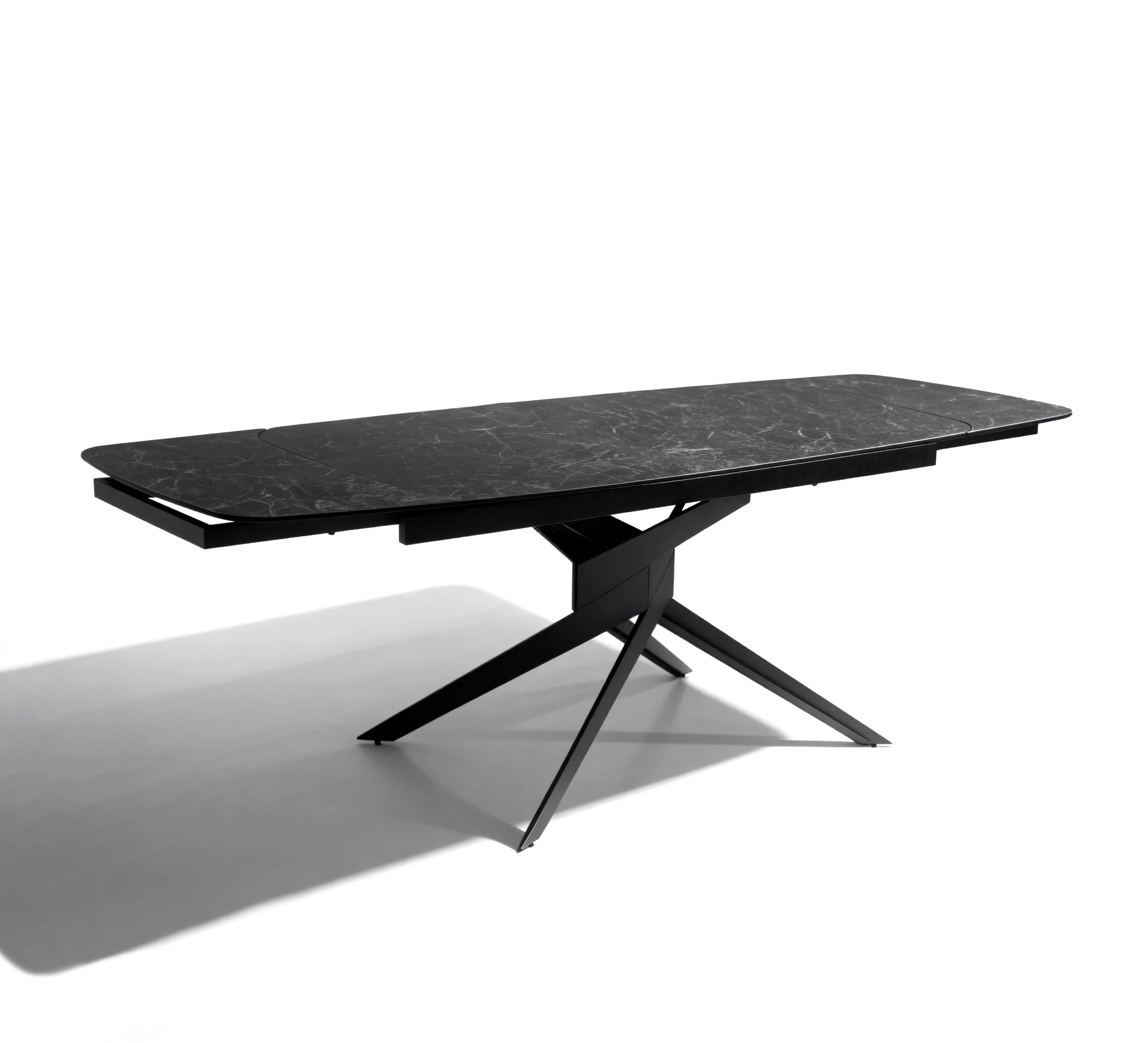 Expandable dining table